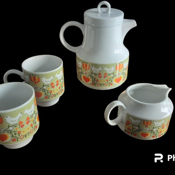 Vtg. Capistrand Tea pot, Creamer, And 2 Mugs - Picture 2 of 7